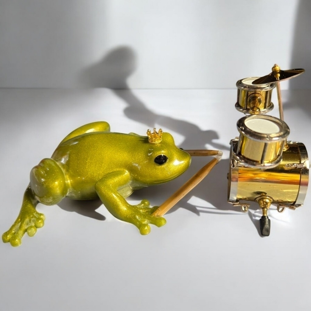 Lucky Tree Frog Hand Crafted - Picture 5 of 13